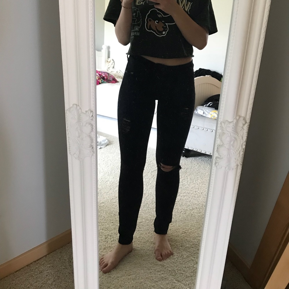 Black ripped skinny jeans